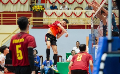 Đối chuyền 3 lần VĐQG Nguyễn Văn Hạnh thử thách với chiếc ghế nóng HLV bóng chuyền Công An Tp.HCM