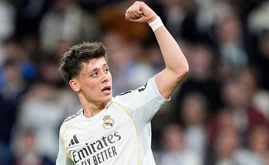 Guler lập siêu phẩm cho Real Madrid từ cự ly 65 mét gây choáng váng giới hâm mộ