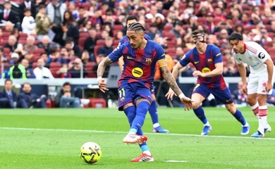Raphinha lập lại thành tích của Messi cho Barcelona sau 7 năm bằng cú hat-trick