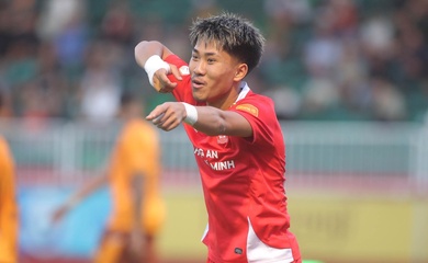 Sao trẻ Việt kiều Úc gây sốt, tạo sức ép lên Tiến Linh