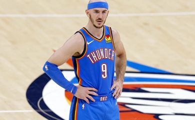 Pha xử lý "đi vào lòng đất": Alex Caruso nhận lỗi kỹ thuật vì dùng giày để cản phá đối thủ