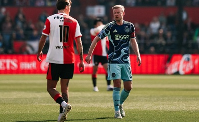 Kỳ lạ: Một cầu thủ không hề chạm bóng trong suốt 20 phút trận Feyenoord và Ajax