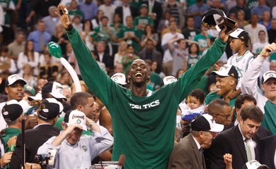 Huyền thoại Kevin Garnett mỉa mai NBA hiện đại: "Đây là biểu diễn tạp kỹ, không phải thể thao"