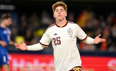 Victor Munoz ra mắt trong mơ với một bàn thắng lịch sử cho Tây Ban Nha