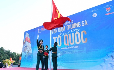 Khoảnh khắc thiêng liêng hướng về Tổ quốc với Lễ thượng cờ Tiền Phong Marathon 2026