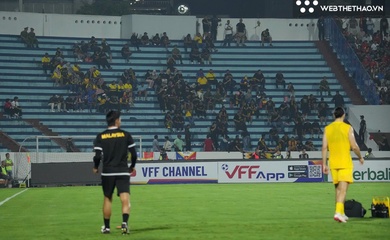 Bị xử thua 0-3 vẫn không quay lưng, CĐV Malaysia khiến tất cả nể phục