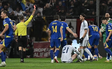 Quyết định tranh cãi của trọng tài trận Italia - Bosnia gây ra làn sóng phản đối trên mạng xã hội