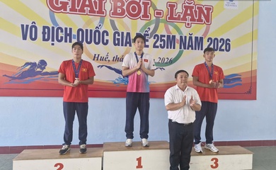 Kình ngư 18 tuổi Trần Văn Nguyễn Quốc hạ hàng loạt đàn anh, giành HCV giải bơi VĐQG bể 25m