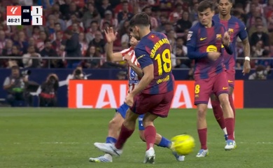Atletico giận dữ phản đối tình huống Gerard Martin của Barcelona thoát thẻ đỏ
