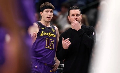 HLV JJ Redick xoay trục chiến thuật, trao lại "vương trượng" cho LeBron James