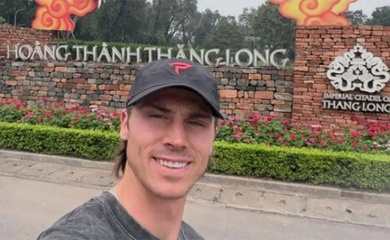 Rời sân đấu, Christian Alshon trải nghiệm Hà Nội và “bất ngờ” với pickleball vỉa hè