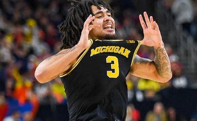 Elliot Cadeau đoạt giải Cầu thủ xuất sắc nhất Final Four, sánh ngang các huyền thoại NCAA