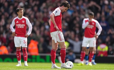 Thua trên sân nhà, Arsenal bị giáng một đòn mạnh trong cuộc đua vô địch