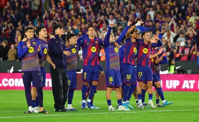 Kỷ lục khán giả sân Camp Nou đặt niềm tin vào màn ngược dòng của Barcelona
