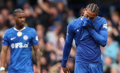 HLV Rosenior chỉ trích tinh thần thi đấu của Chelsea sau thất bại trước Man City