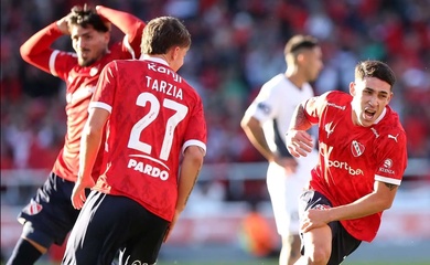 Xuất hiện "Bàn thắng đẹp nhất năm" khi trung vệ ghi bàn kiểu rabona từ ngoài vòng cấm