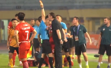 HLV Popov bị treo quyền chỉ đạo 4 trận, phạt 20 triệu vì phản ứng trọng tài