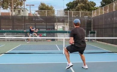 5 chiến thuật đánh đơn pickleball từ các tay vợt chuyên nghiệp