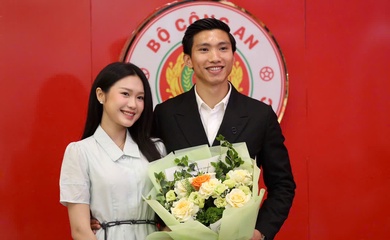 Đoàn Văn Hậu gia hạn với CAHN, Doãn Hải My gây chú ý trong ngày ký kết