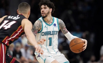 NBA Play-in: LaMelo Ball hối hận vì pha tiểu xảo khiến Bam Adebayo rời sân sớm