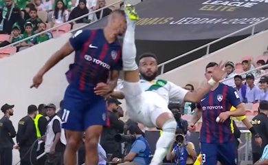 Pha vào bóng kinh hoàng khiến tứ kết Cúp C1 châu Á rơi vào hỗn loạn