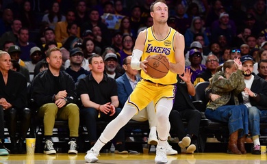Rực sáng với 27 điểm, Luke Kennard sánh ngang kỷ lục của các huyền thoại Lakers