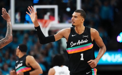 Màn ra mắt Playoffs hủy diệt: Victor Wembanyama xô đổ kỷ lục của huyền thoại Tim Duncan