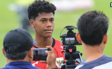 Cầu thủ trẻ Indonesia xin lỗi sau cú đá “kung fu”, thừa nhận hành động ngu ngốc