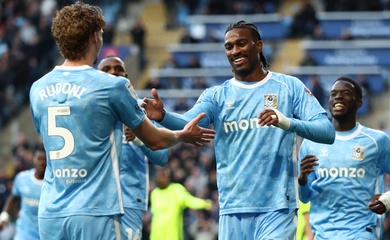 Sau khi lên hạng, Coventry City giành luôn chức vô địch Championship
