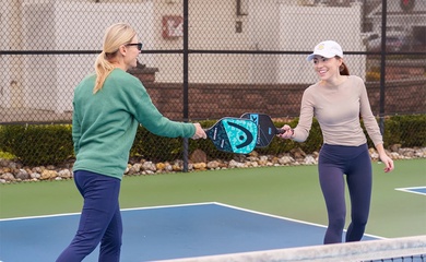 Ai xử lý bóng giữa sân? Bài toán chiến thuật khó nhất của pickleball đôi