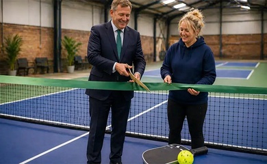 Title: “Hồi sinh” nhà kho bỏ hoang: Pickleball tạo nên trung tâm thể thao mới tại Anh