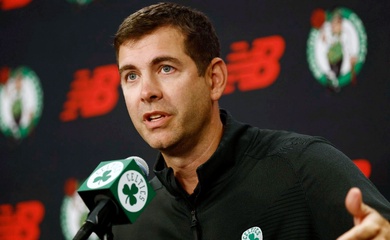 Chèo lái Boston Celtics qua mùa giải khó khăn, GĐKT Brad Stevens ẵm giải thưởng của NBA