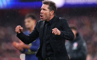 Diego Simeone xô đẩy giám đốc thể thao của Arsenal trong cuộc tranh cãi gay gắt
