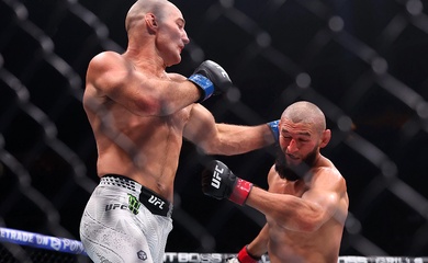 Phá vỡ chuỗi bất bại của Chimaev, Sean Strickland đòi lại ngôi vương hạng trung tại UFC 328