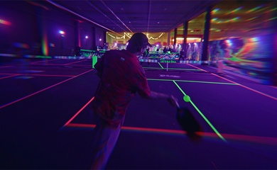 Glow Pickleball: Xu hướng mới biến sân pickleball thành “đại tiệc ánh sáng”