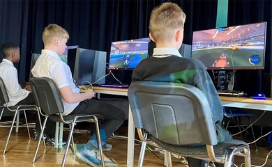 Học Esports để làm quản lý, tổ chức sự kiện và phát triển game