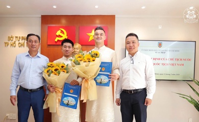 HLV Kim Sang Sik rộng cửa chọn quân khi 2 sao Việt kiều chính thức nhập tịch