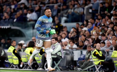 Phản ứng bất ngờ của Mbappe sau khi bị CĐV la ó trong trận Real Madrid thắng Oviedo
