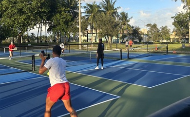 Pickleball đối mặt áp lực cộng đồng khi mở rộng ra các không gian ven biển