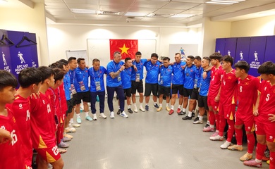 Thua đậm U17 Australia, HLV Roland nhắn nhủ U17 Việt Nam phải mạnh mẽ hơn ở World Cup