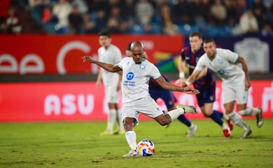 Cựu sao Ngoại hạng Anh Percy Tau chia tay CLB Nam Định