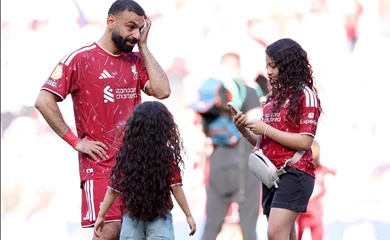Ngoại hạng Anh nói lời tạm biệt đầy xúc động với các huyền thoại, từ Guardiola đến Salah