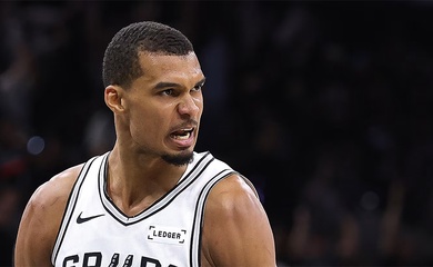 Kỷ lục tại NBA Playoffs 2026: Wembanyama tái hiện sức mạnh hủy diệt của Shaquille O'Neal