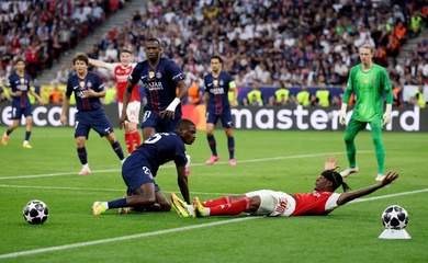 Vì sao Arsenal không được hưởng quả phạt đền trong trận chung kết Champions League?