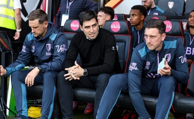 HLV Iraola đồng ý đến Liverpool với yêu cầu nghiêm ngặt về đội ngũ trợ lý