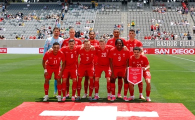 Đội tuyển Thụy Sĩ đối mặt... rắn độc khi chuẩn bị cho World Cup
