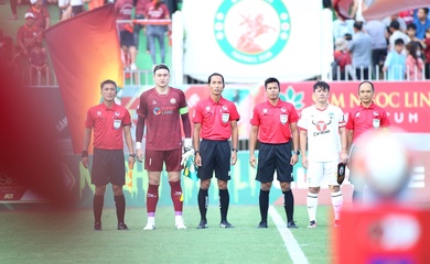 Trọng tài FIFA Singapore bắt chính trận play-off tranh vé dự V.League