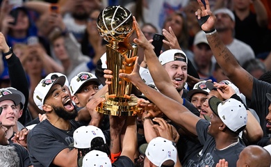Ngược dòng kinh điển hạ Spurs, New York Knicks giải cơn khát vô địch NBA sau 53 năm chờ đợi