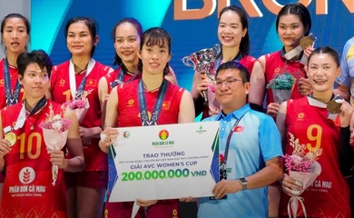 Đội tuyển bóng chuyền nữ Việt Nam nhận thưởng nóng từ NTT Phân bón Cà Mau