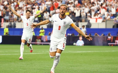 Harry Kane san bằng kỷ lục của huyền thoại Gary Lineker sau cú đúp vào lưới Croatia